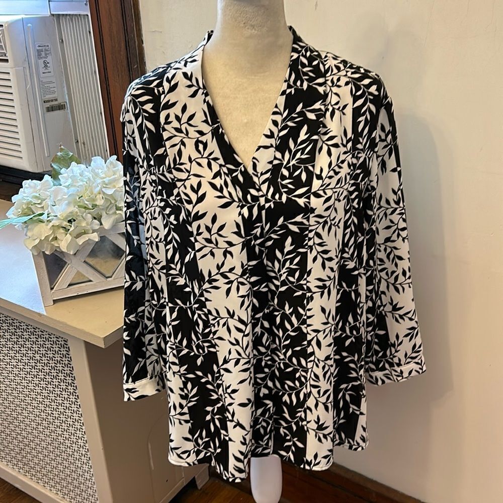 Investments black white linear vine long sleeve sheer blouse Size LP New
